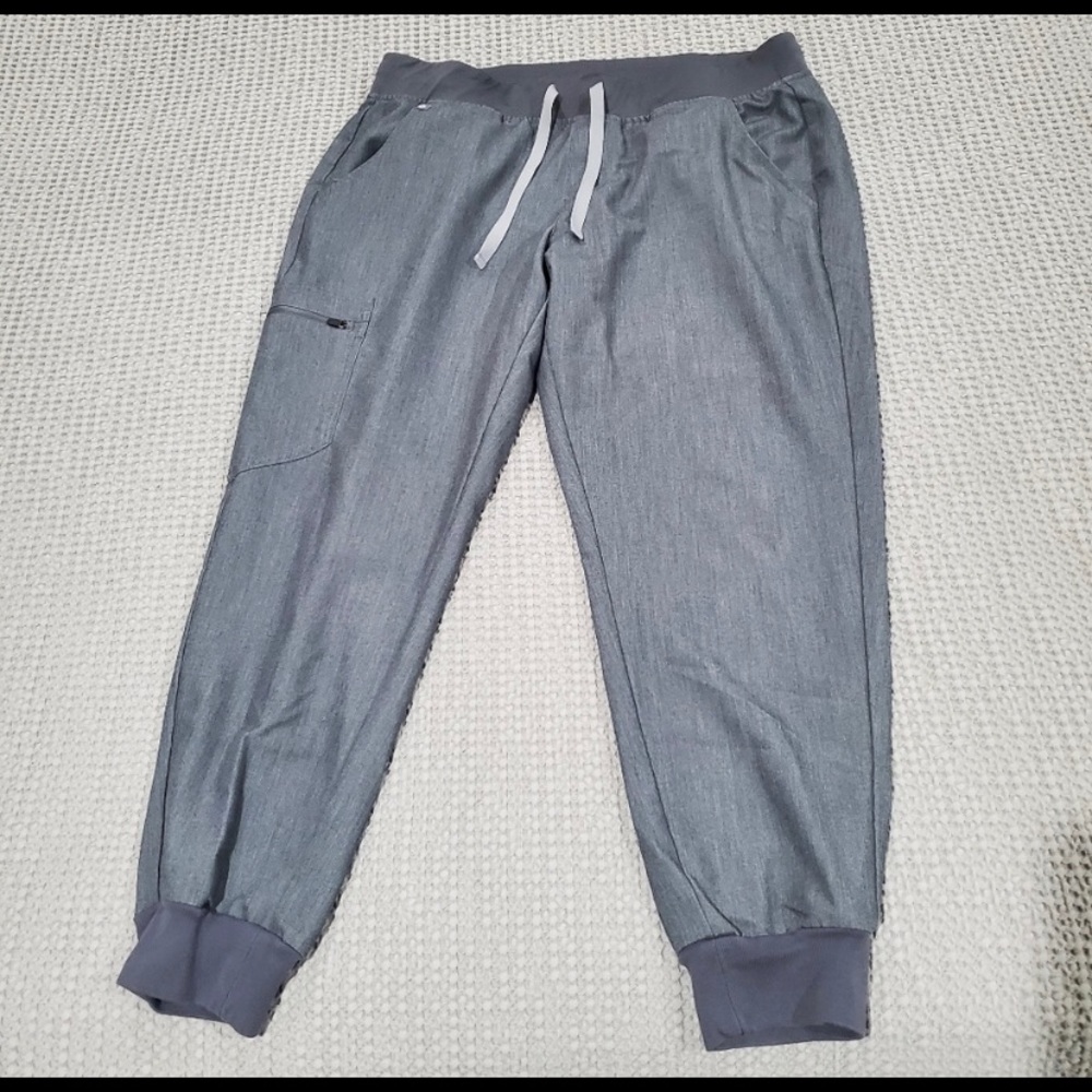 Figs Zamora jogger scrub pants, gray, size Large Petite excellent used condition